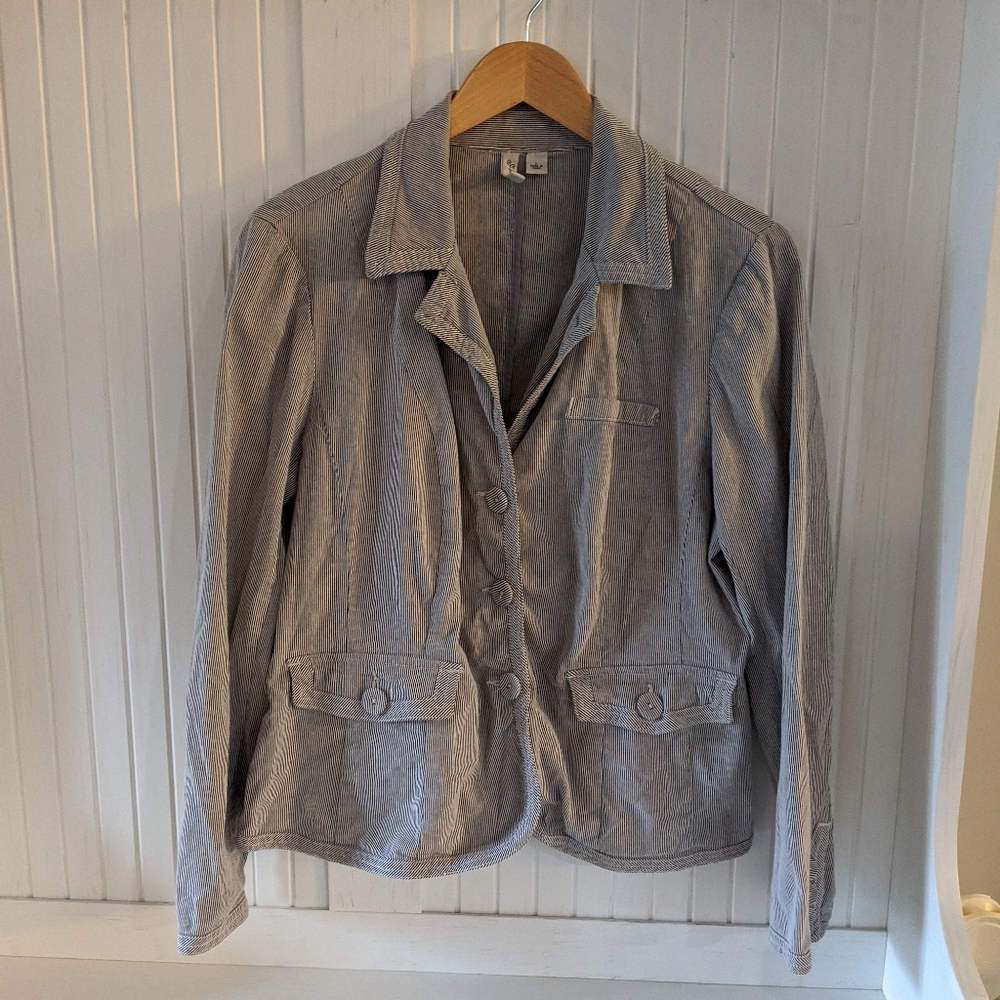 Lightweight knit stretch button-up jacket